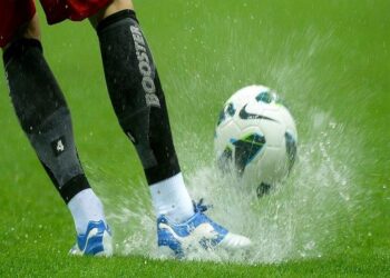 epa03435373 A Polish national soccer team player warms up on a rain soaked pitch at the National Stadium in Warsaw, prior to the FIFA World Cup 2014 qualification match between Poland and England, in Warsaw, Poland, 16 October 2012.  EPA/Bartlomiej Zborowski POLAND OUT