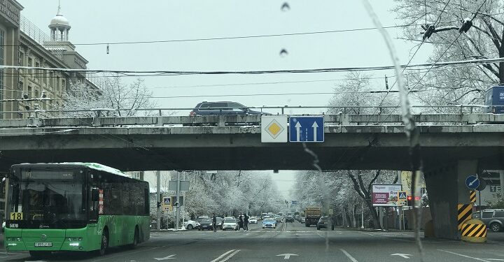 Алматы, зима, автобус. Optimism.kz