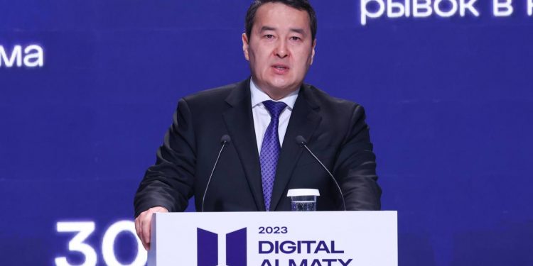 Премьер-министр Казахстана предложил странам ЕАЭС перейти на трансграничный электронный документооборот -