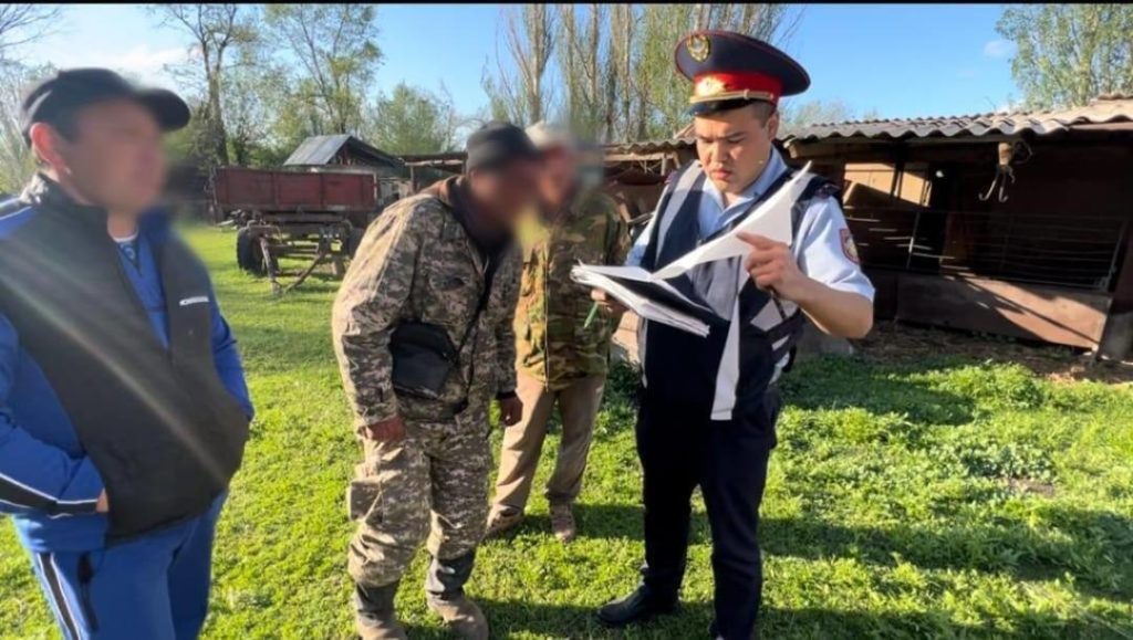 Сельчанин поблагодарил полицейского за возврат похищенного имущества в Жетісу