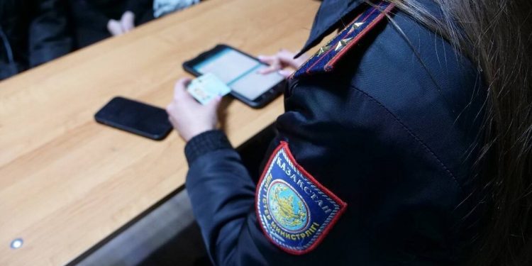 449 ночных гуляний подростков выявили полицейские Петропавловска за шесть месяцев