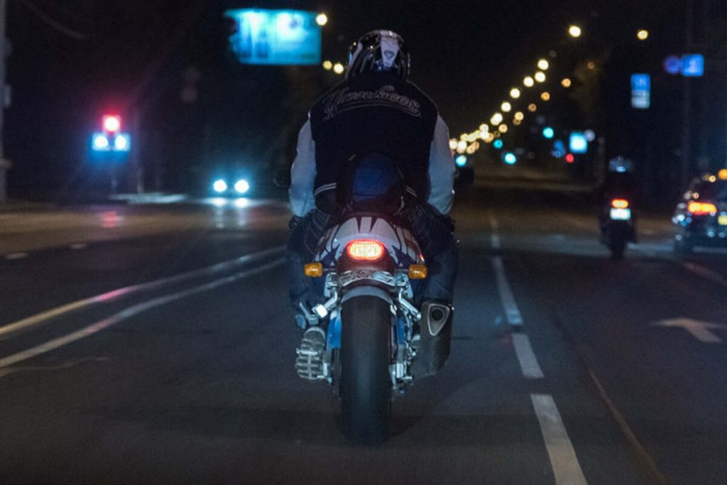 Пьяного мотоциклиста задержали полицейские Астаны