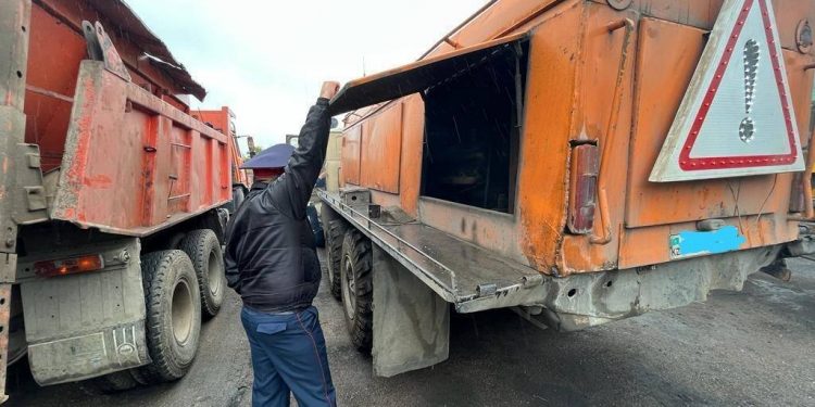 Акмолинские полицейские проверили снегоуборочную технику по всей области