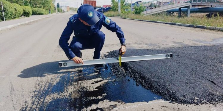 Более тысячи обследований дорог провели полицейские СКО с начала года