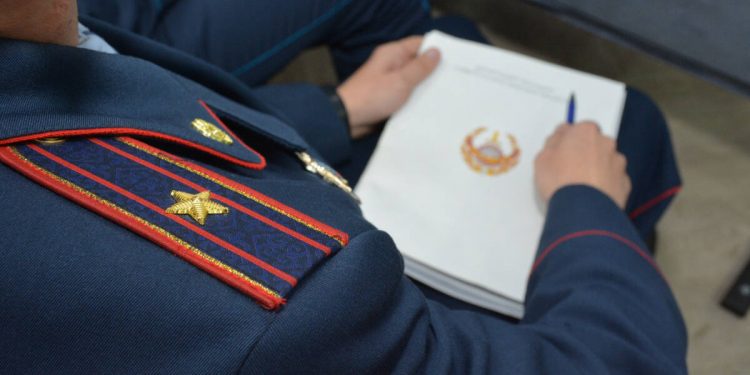 Мать оштрафовали за ночные посиделки в кафе дочери-подростка в Павлодаре