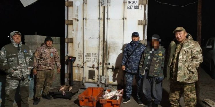 Запрещенные сети использовал рыбак в области Абай: полиция изъяла свыше 60 кг рыбы  