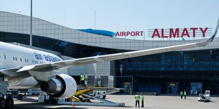 Гражданина Южной Кореи оштрафовали за курение на борту самолета