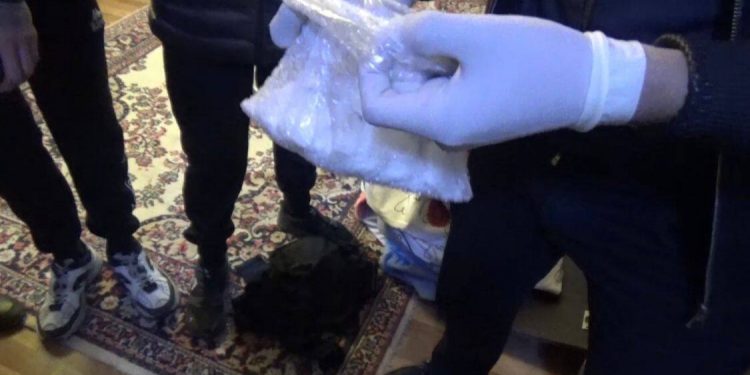 Наркокурьер из Тараза с крупной партией “синтетики” задержан в области Абай