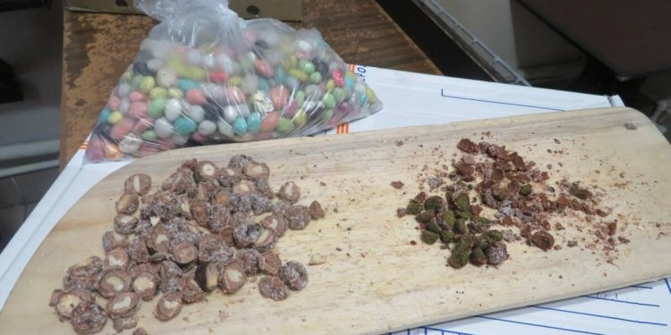 Наркотики в шоколаде пытался передать в колонию карагандинец