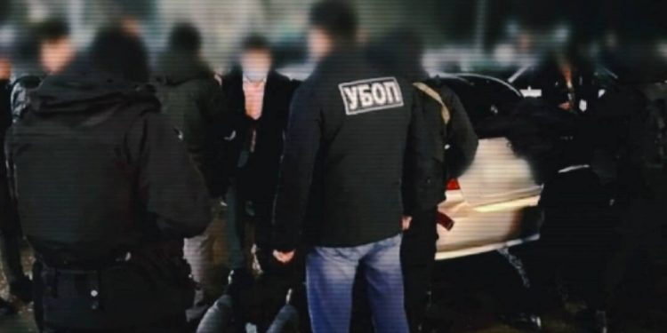 Преступная группа вымогателей задержана в Павлодарской области