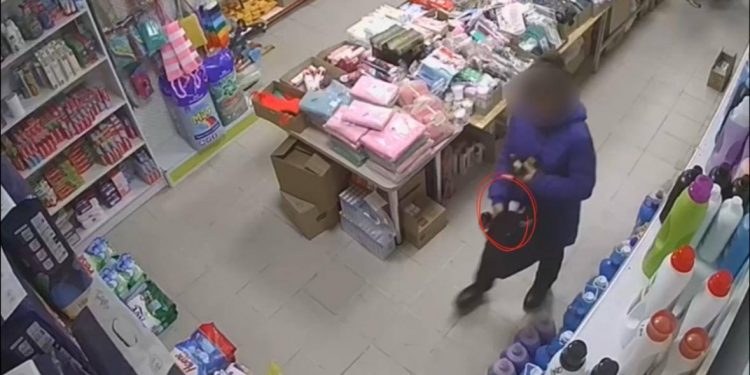 Серийного вора шампуней задержала полиция Хромтау