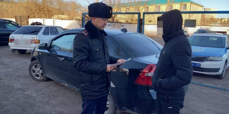 Трех злостных водителей-нарушителей задержали за день полицейские в Караганде