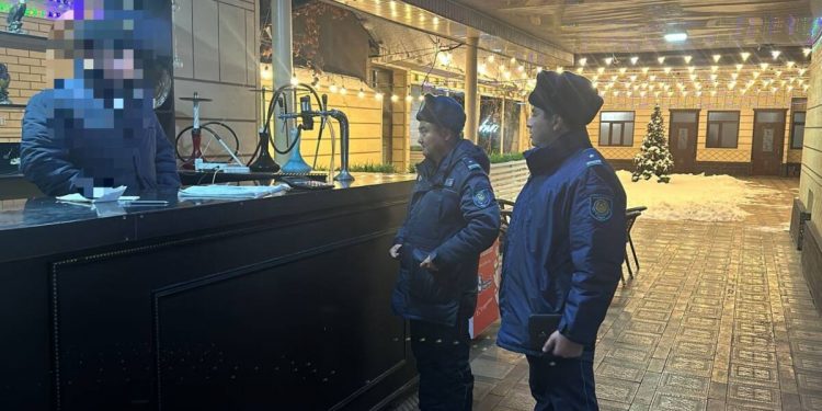 Родителей находившихся в ночных заведениях подростков привлекли к ответственности в Шымкенте
