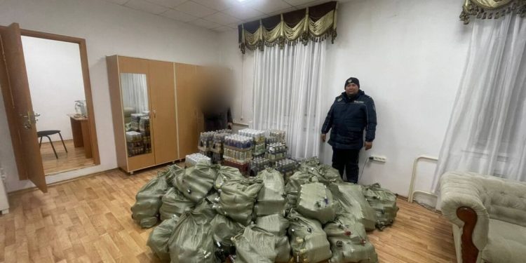 Алкоголь незаконно продавали в одном из магазинов Аксу