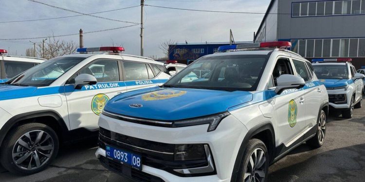 Двух пьяных водителей задержали с помощью новых электромобилей за ночь в Таразе