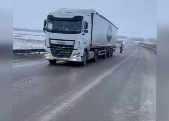 Полицейские СКО выручили водителя фуры, попавшего в “погодную ловушку”