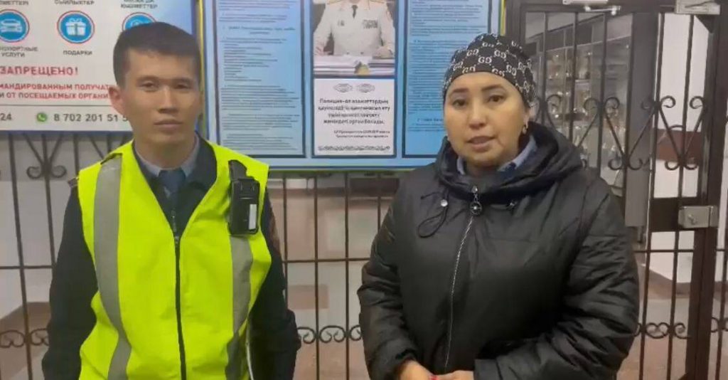 Забытый в такси смартфон вернули астанчанке полицейские Шымкента