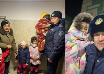 Бабушке с четырьмя внуками помогла полиция в Алматы