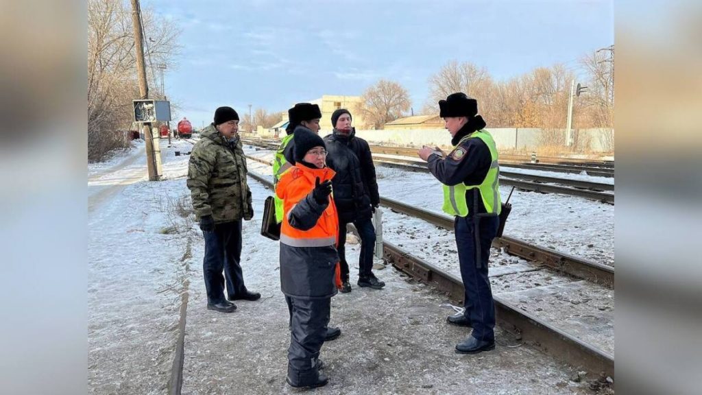 Более тысячи граждан наказали за переход ж/д полотна в неустановленных местах
