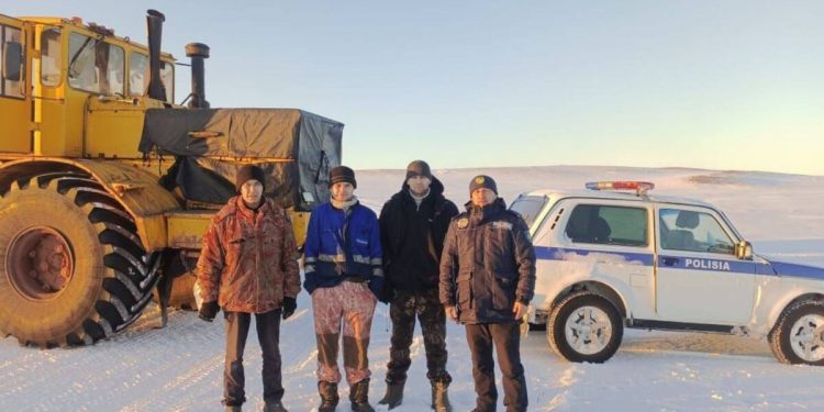 Четыре дня в степи провели карагандинцы, пока их не спас акмолинский полицейский