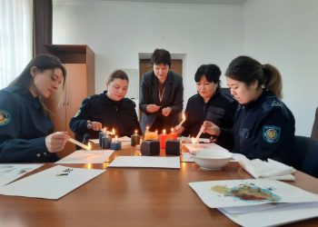 Свечетерапию использует психолог в акмолинском СИЗО