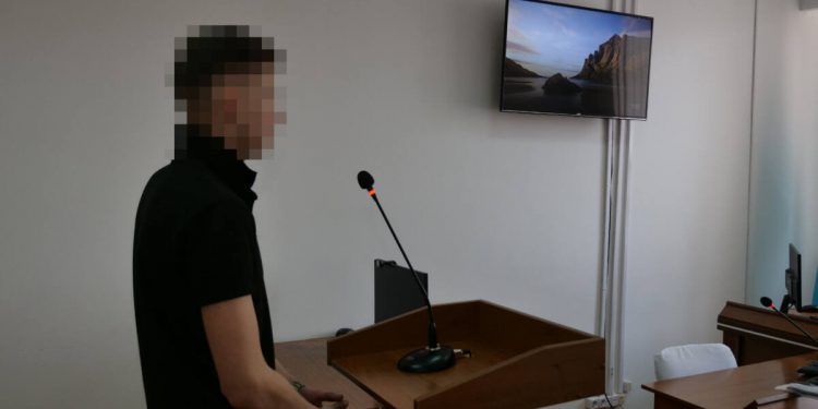 15 суток получил петропавловец за разбитые окна в полиции
