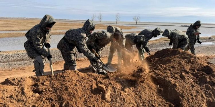 Более 1100 солдат и курсантов Нацгвардии приняли участие в противопаводковых мероприятиях