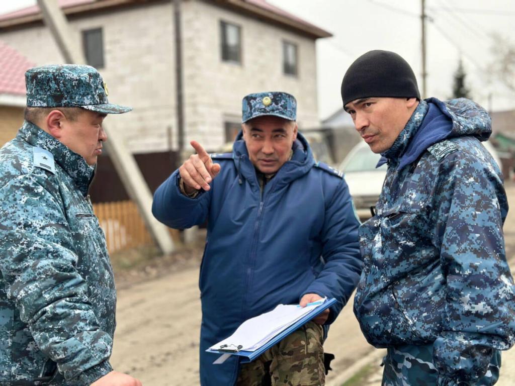 Полицейские помогли эвакуированным петропавловцам убедиться в сохранности имущества