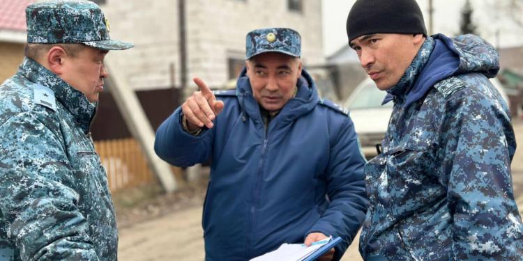 Полицейские помогли эвакуированным петропавловцам убедиться в сохранности имущества