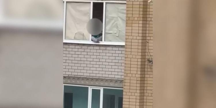 3 детей по неосторожности выпали из окна с начала года в Актобе