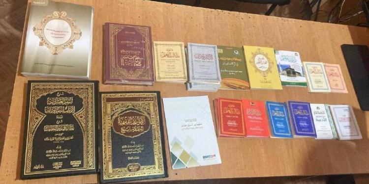 35 книг религиозного содержания изъяли у пассажира международного авиарейса