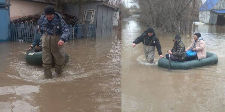 Актюбинский участковый вывез из подтопленных домов десятки людей и животных