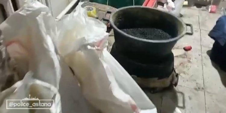 Подпольный цех по изготовлению некурительного табака выявили полицейские Астаны