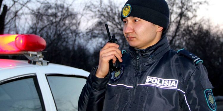 Полицейские обеспечивают общественный порядок в паводкоопасных участках Петропавловска