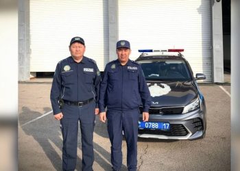 Полицейские помогли шымкентцу, которому стало плохо за рулем