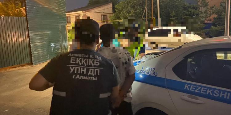 Иностранцы-наркозакладчики задержаны в Алматы