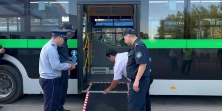 Около 400 нарушений ПДД водителями автобусов выявлено в Астане