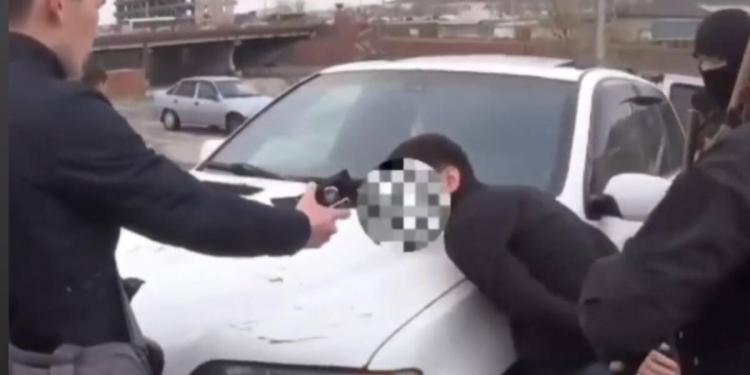 За сбыт наркотиков в особо крупном размере осужден житель Шымкента