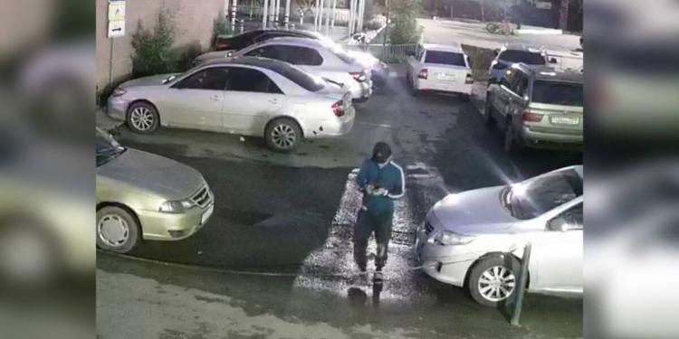 Банковскую карту из незапертой автомашины украл злоумышленник в Астане