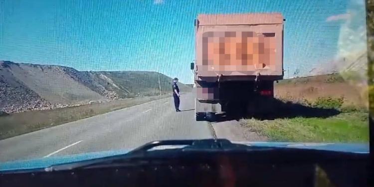Водитель поменял номера авто и был остановлен полицией в Экибастузе