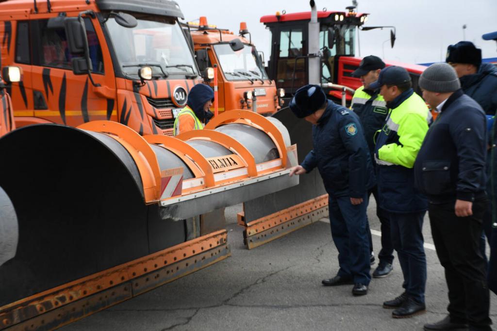 Готовность дорог и коммунальных служб к зиме проверили в Акмолинской области