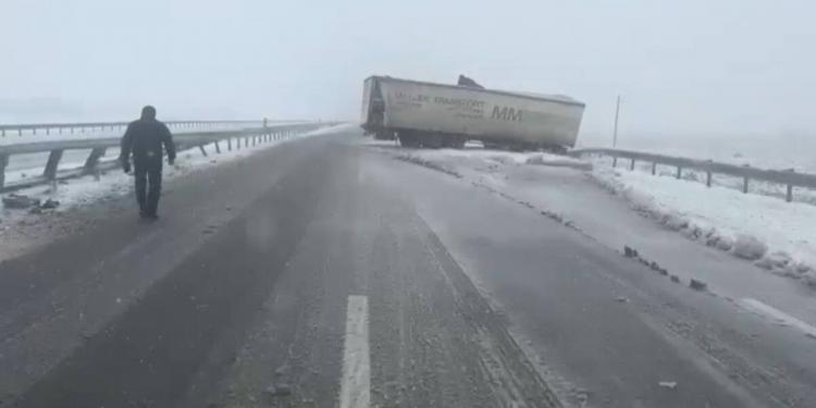 Водитель фуры из-за погодных условий совершил ДТП в Акмолинской области