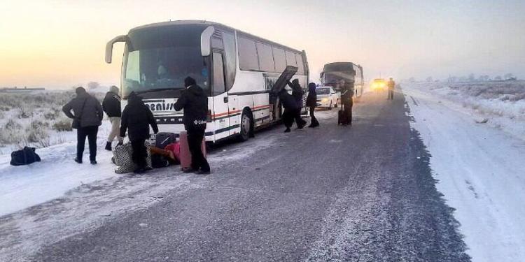 Полицейские помогли пассажирам сломавшегося автобуса продолжить путь в области Абай