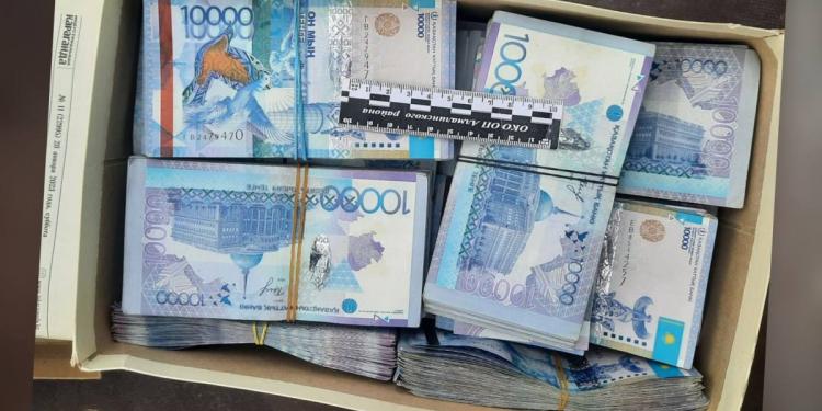 В Караганде задержаны мошенники, выманившие у пенсионерки 22 миллиона тенге